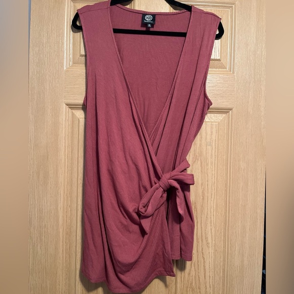 Bobeau Mauve Pink Surplice V-Neck Side Tie Ribbed Tank Top - Picture 2 of 10